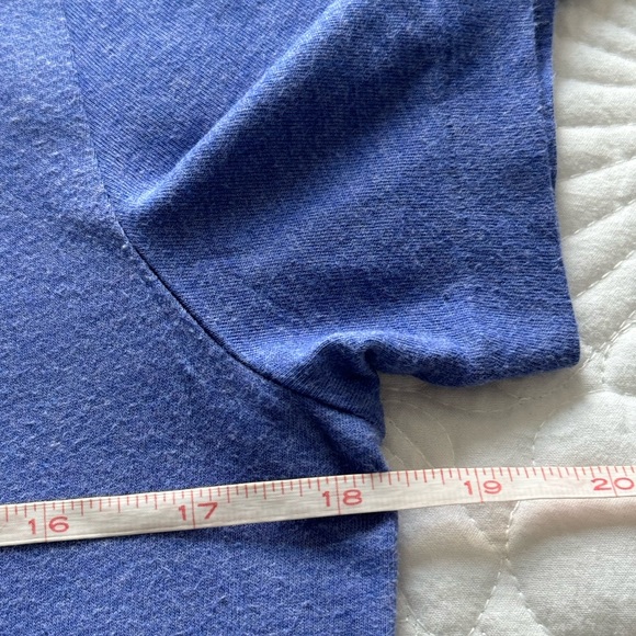 Aritzia | TNA Over-sized V-Neck TShirt- Size Small - Picture 8 of 10